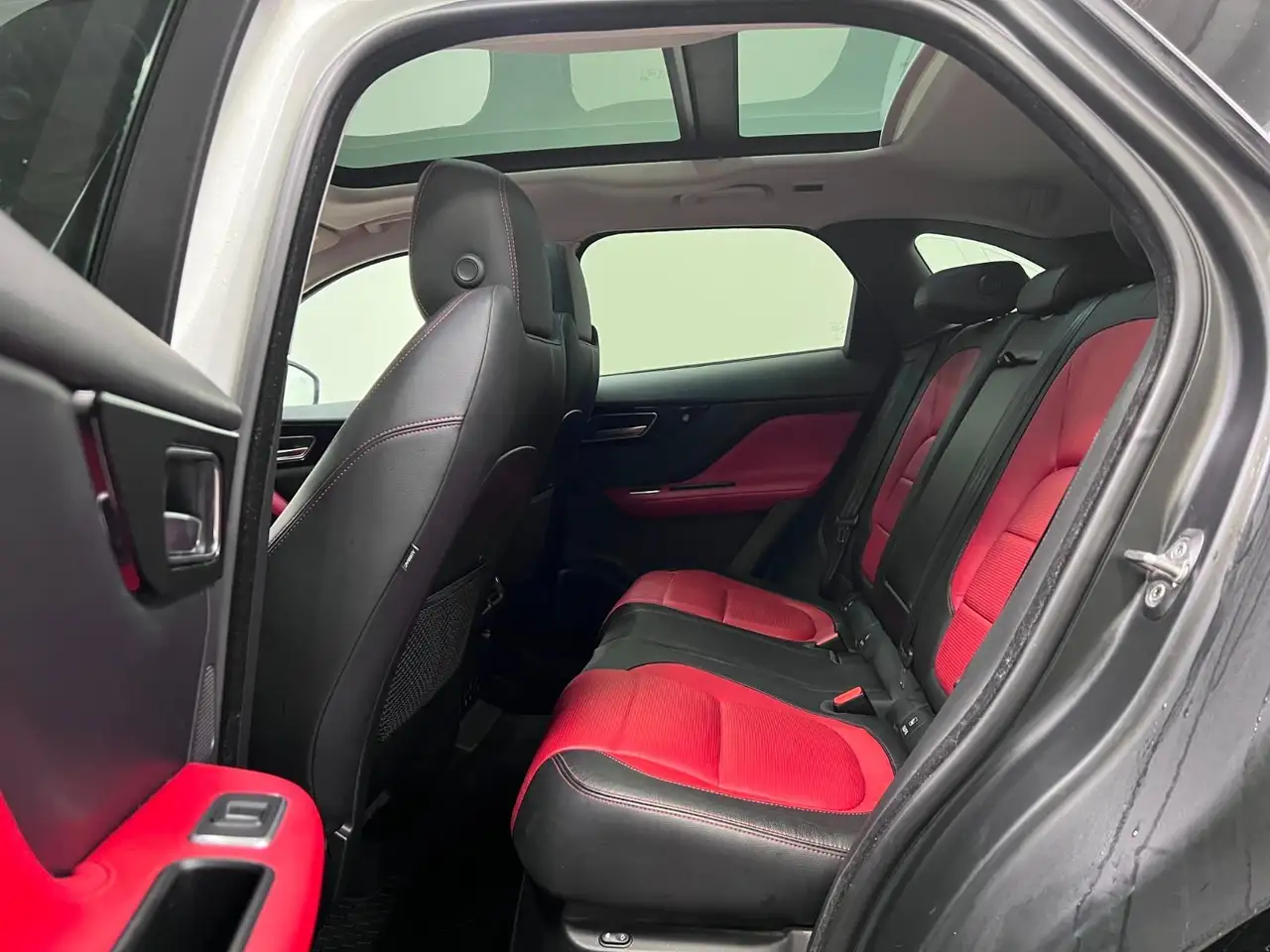 Jaguar F-Pace снимка Jaguar F-Pace