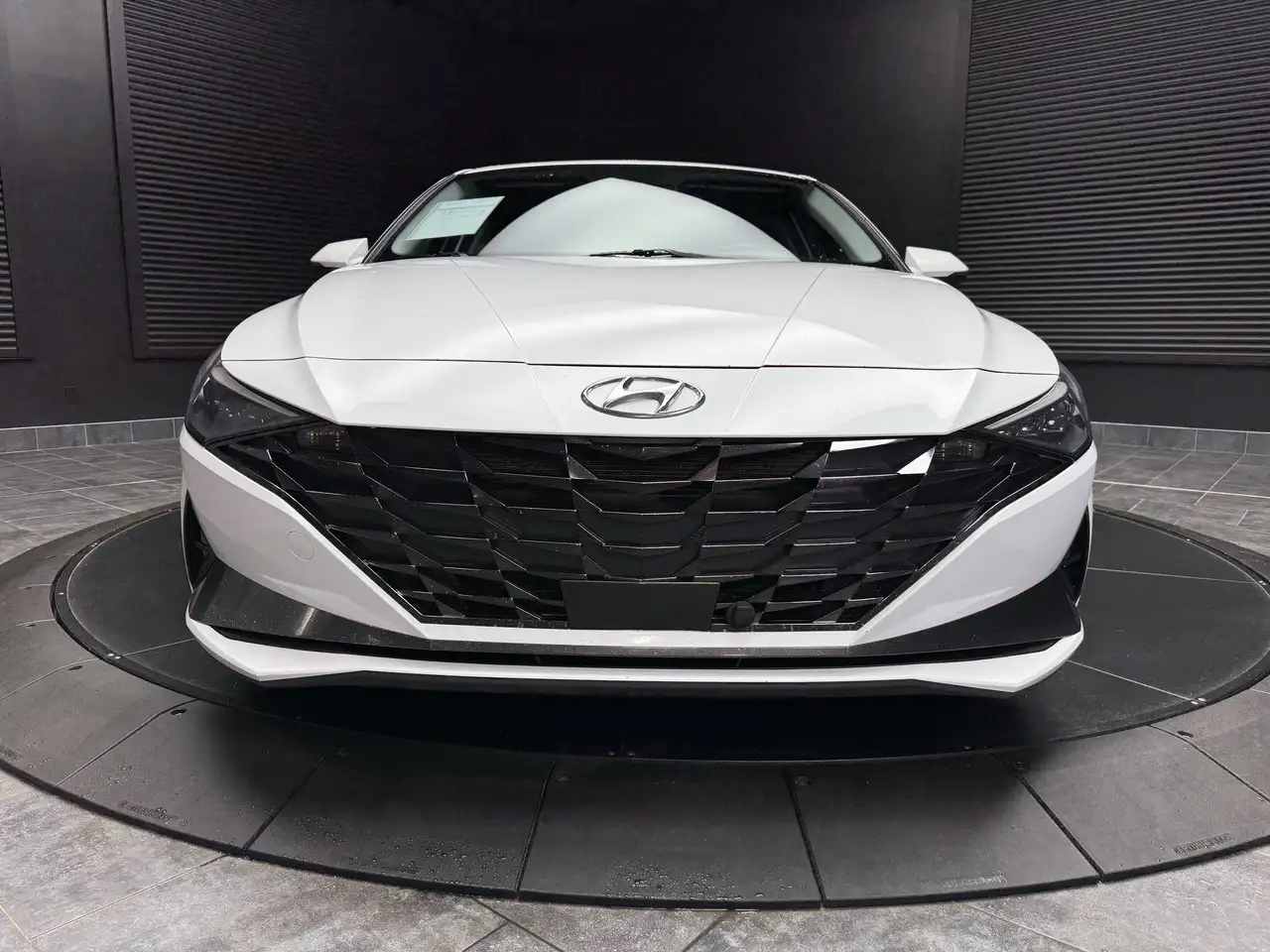Hyundai ELANTRA снимка Hyundai ELANTRA