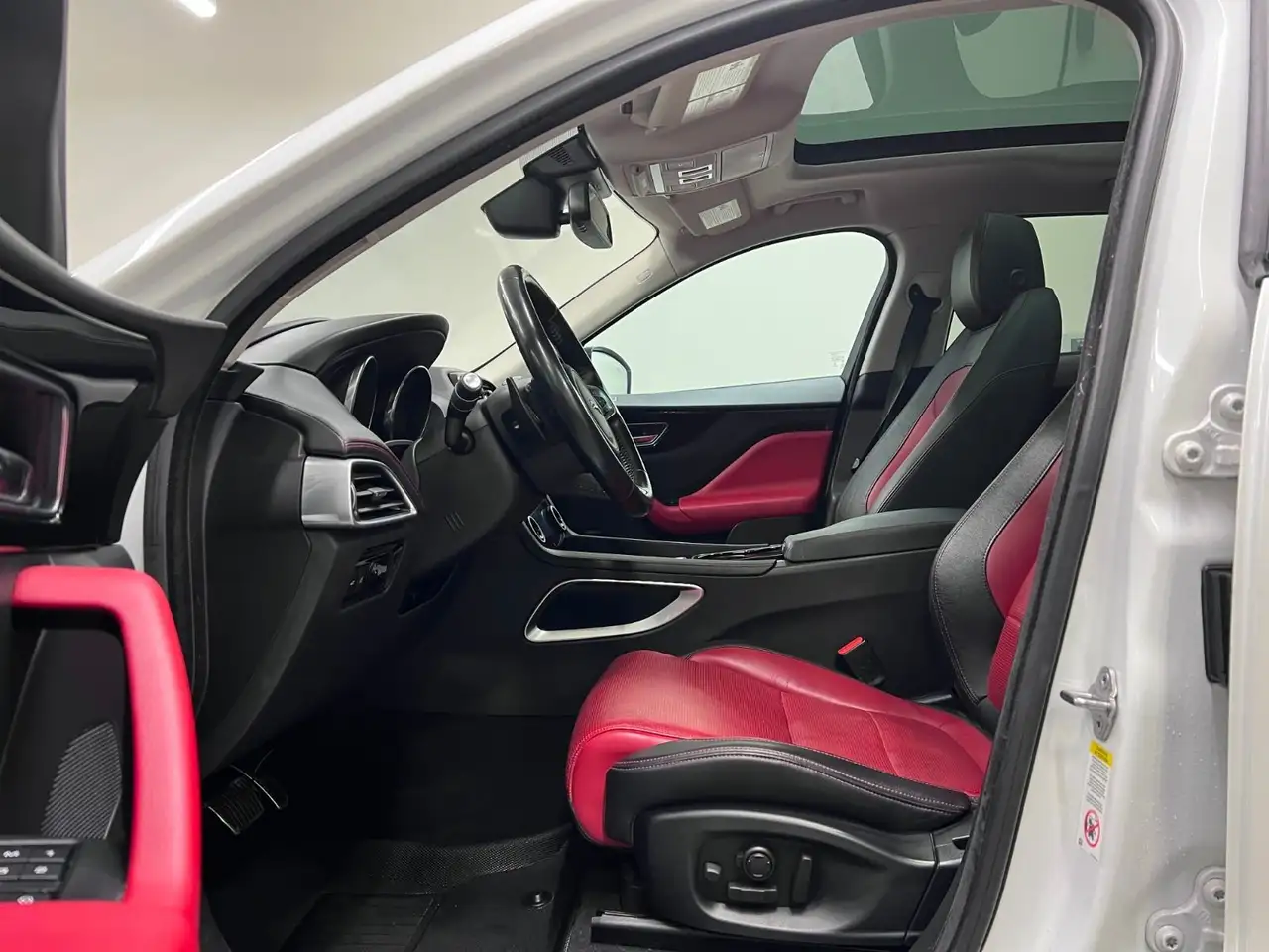 Jaguar F-Pace снимка Jaguar F-Pace