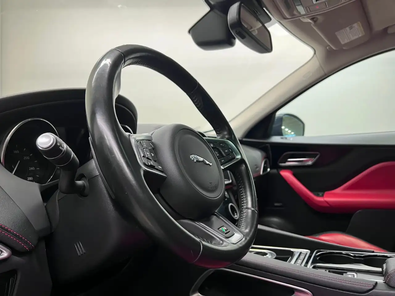 Jaguar F-Pace снимка Jaguar F-Pace