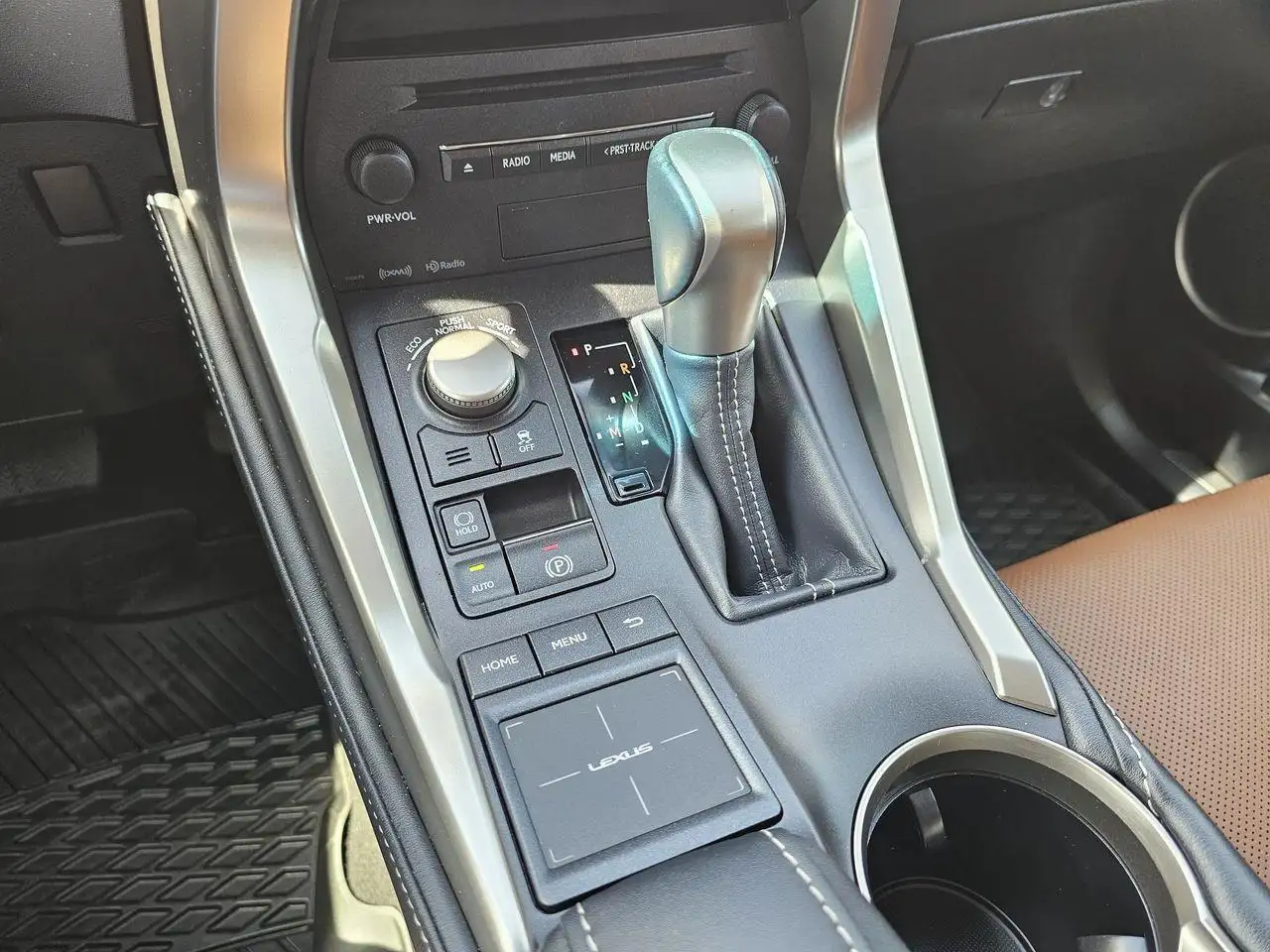 Lexus NX fotografie Lexus NX