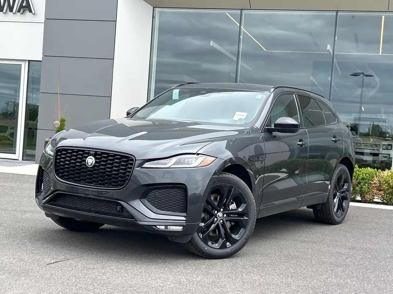Jaguar F-Pace photo Jaguar F-Pace
