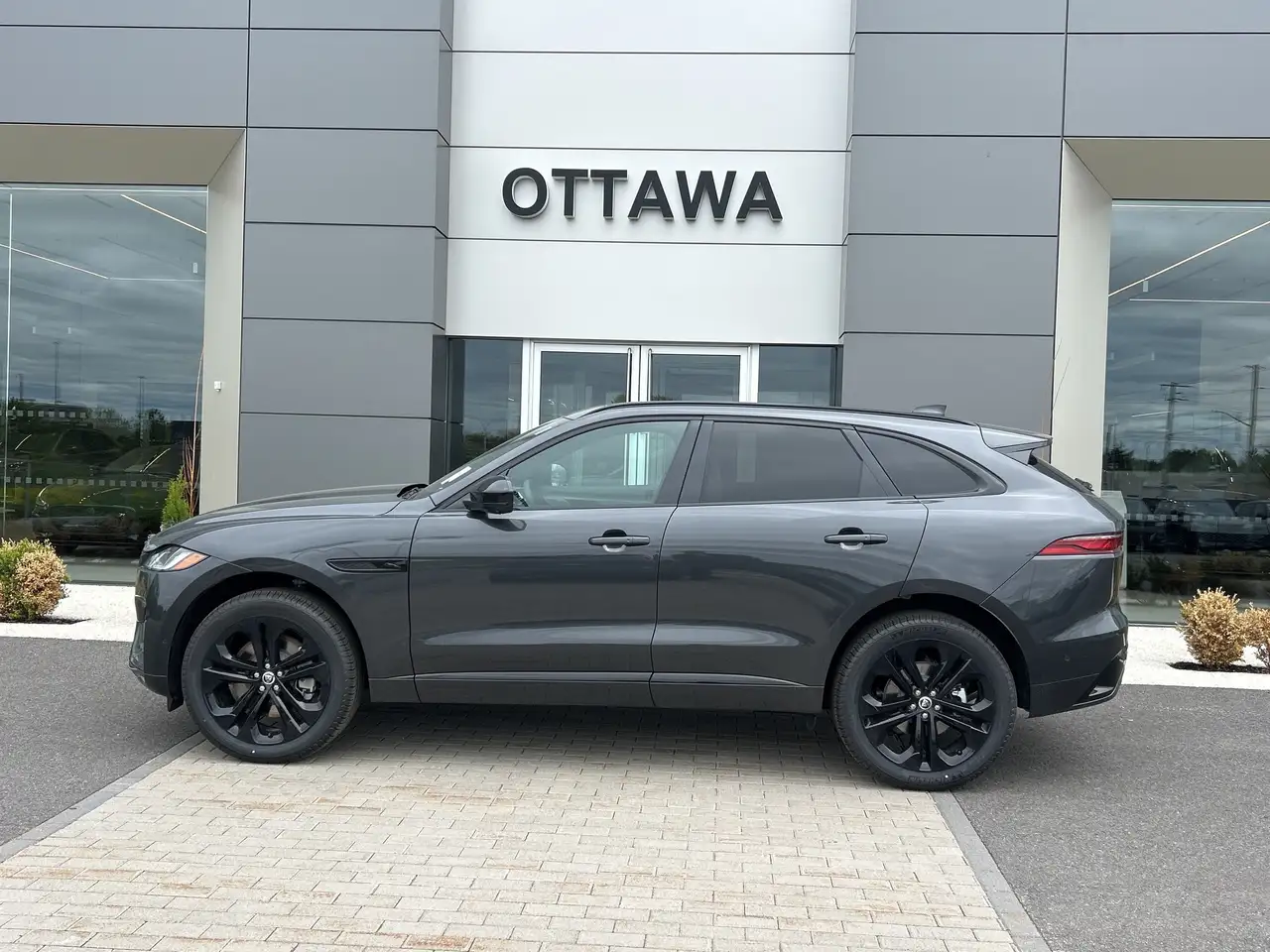Jaguar F-Pace photo Jaguar F-Pace
