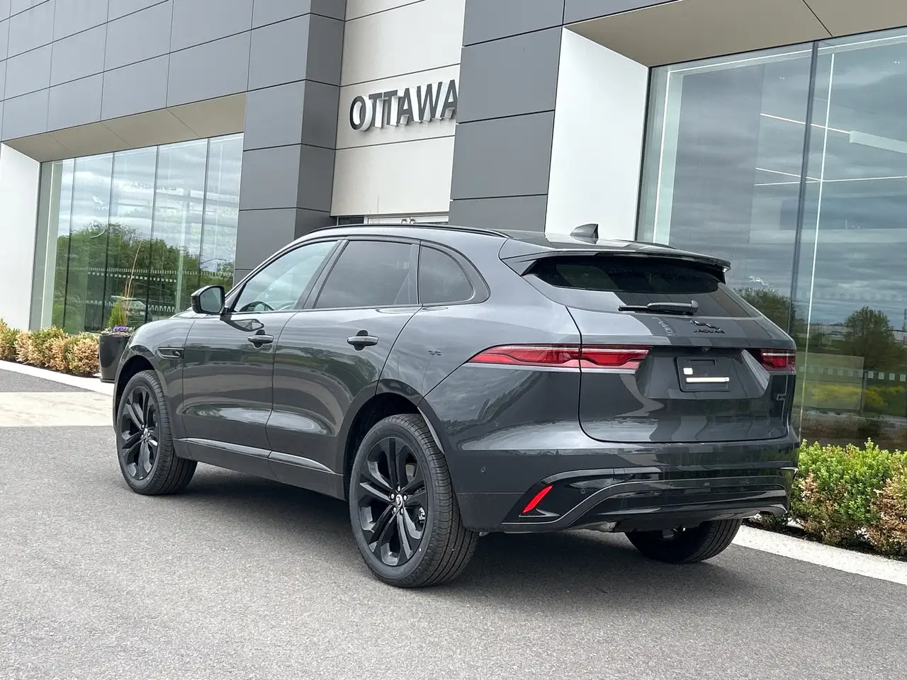 Jaguar F-Pace photo Jaguar F-Pace