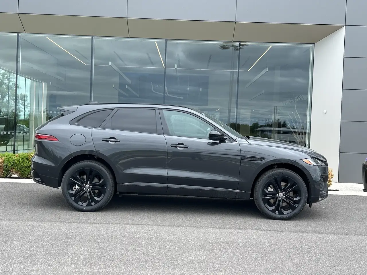 Jaguar F-Pace photo Jaguar F-Pace