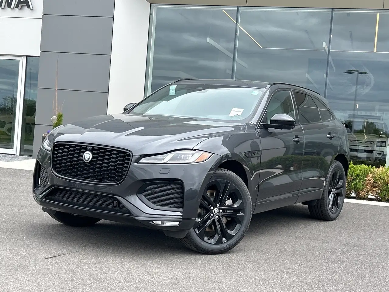 Jaguar F-Pace photo Jaguar F-Pace