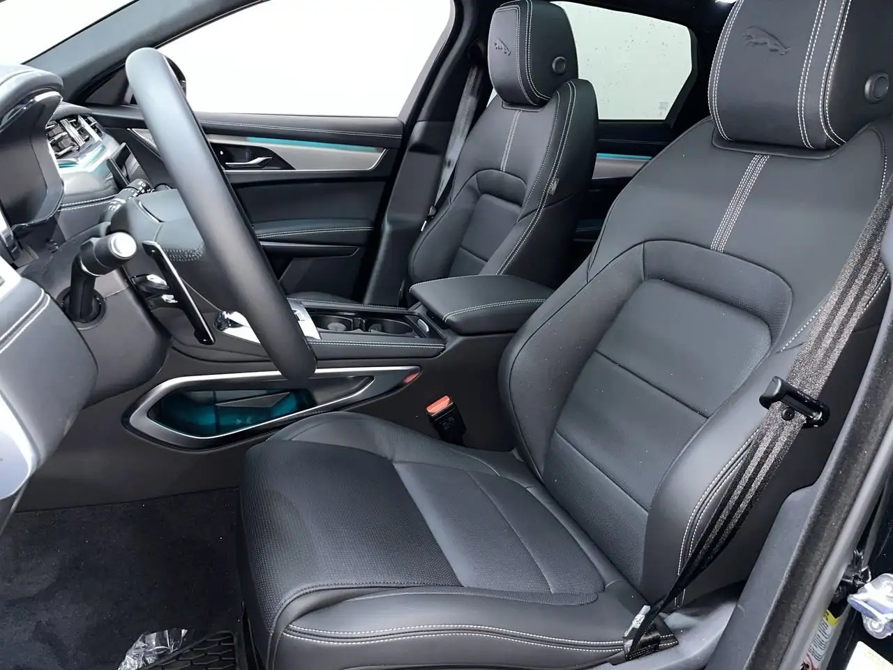 Jaguar F-Pace photo Jaguar F-Pace