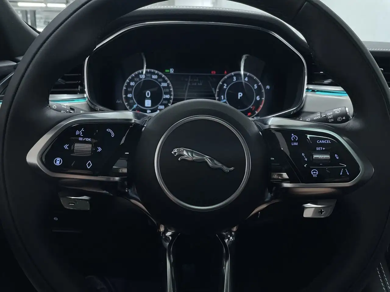 Jaguar F-Pace photo Jaguar F-Pace