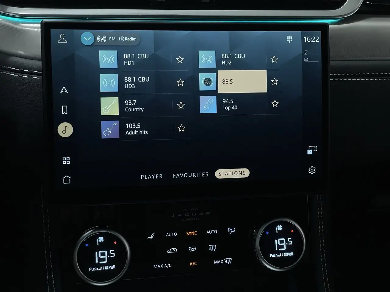 Jaguar F-Pace photo Jaguar F-Pace