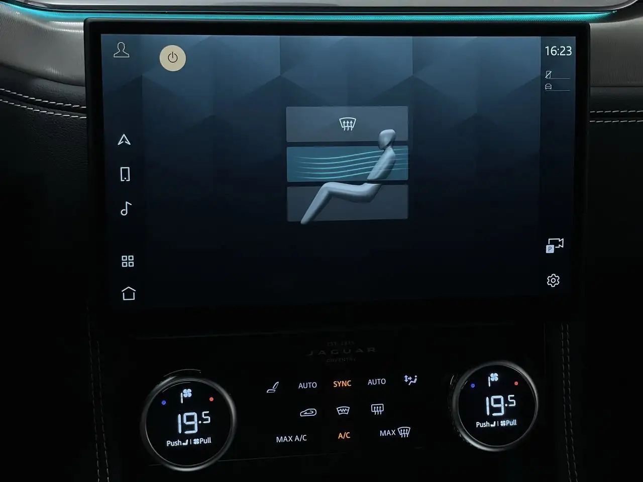 Jaguar F-Pace photo Jaguar F-Pace