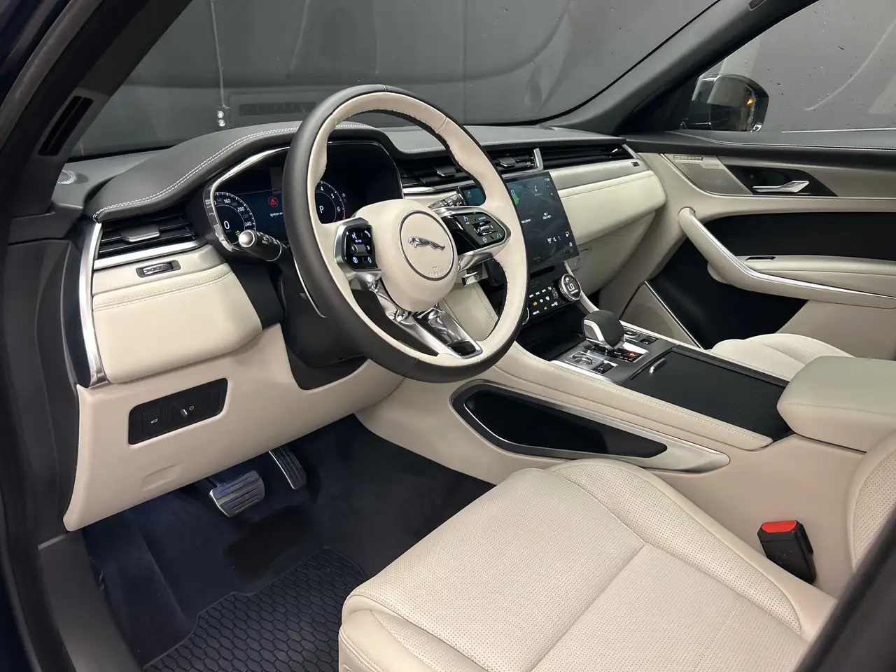 Jaguar F-Pace снимка Jaguar F-Pace