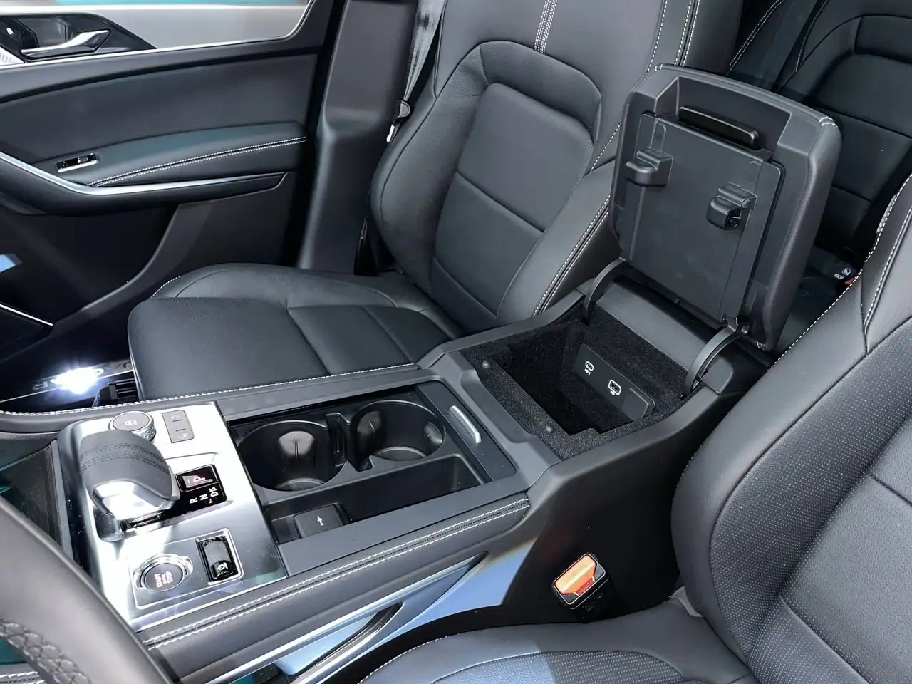 Jaguar F-Pace photo Jaguar F-Pace