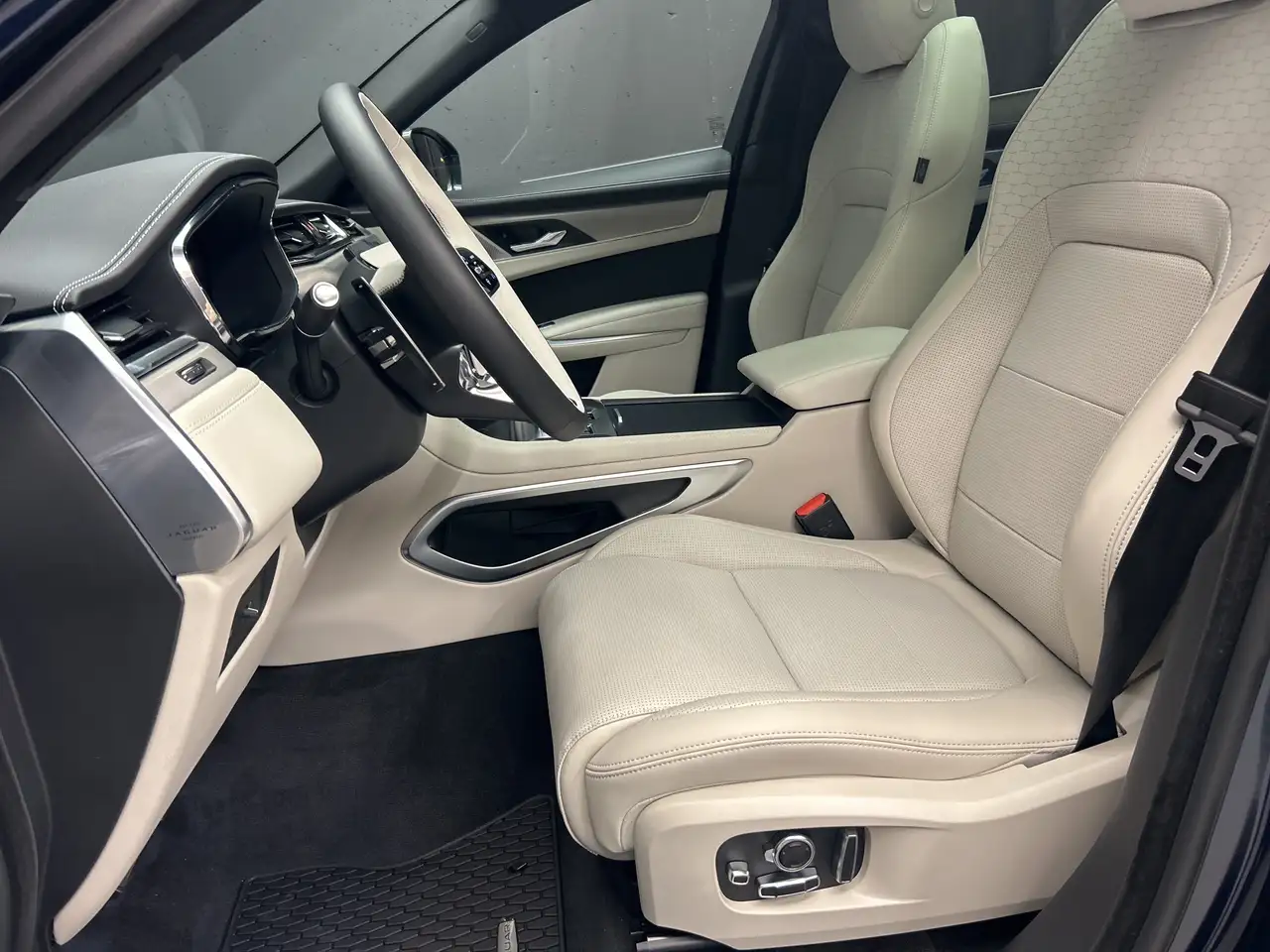 Jaguar F-Pace снимка Jaguar F-Pace