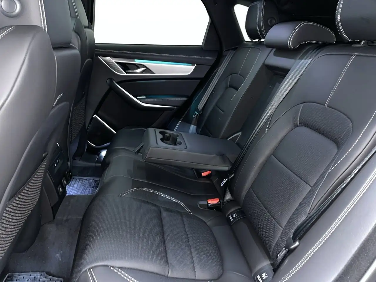 Jaguar F-Pace photo Jaguar F-Pace