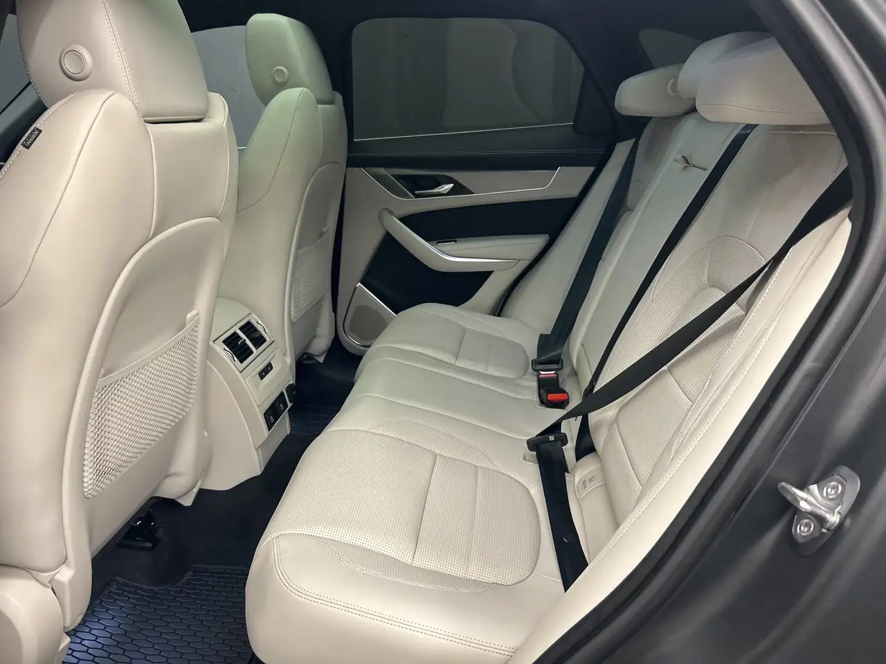 Jaguar F-Pace снимка Jaguar F-Pace