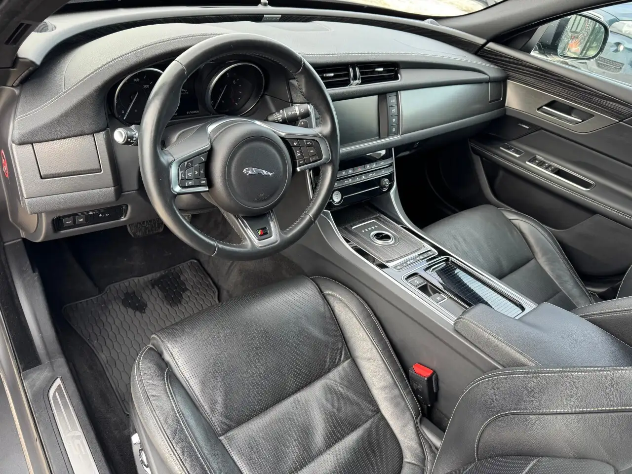 Jaguar XF снимка Jaguar XF