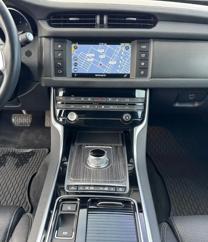 Jaguar XF снимка Jaguar XF