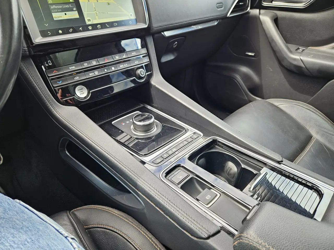 Jaguar F-Pace снимка Jaguar F-Pace