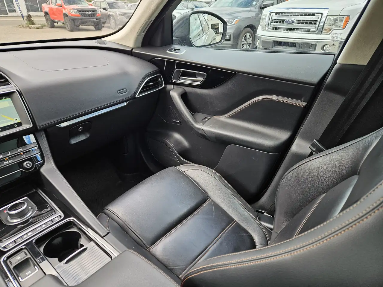 Jaguar F-Pace снимка Jaguar F-Pace