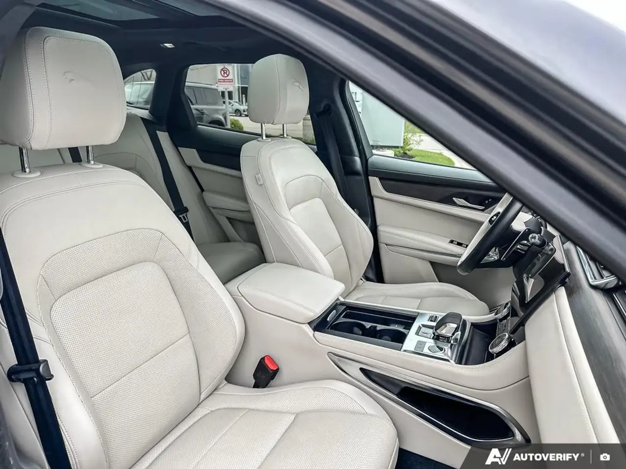 Jaguar F-Pace снимка Jaguar F-Pace