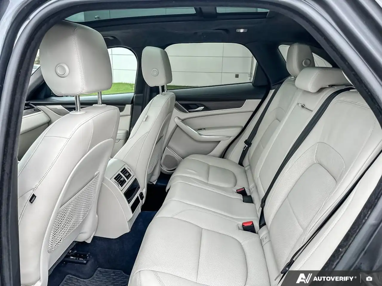 Jaguar F-Pace снимка Jaguar F-Pace