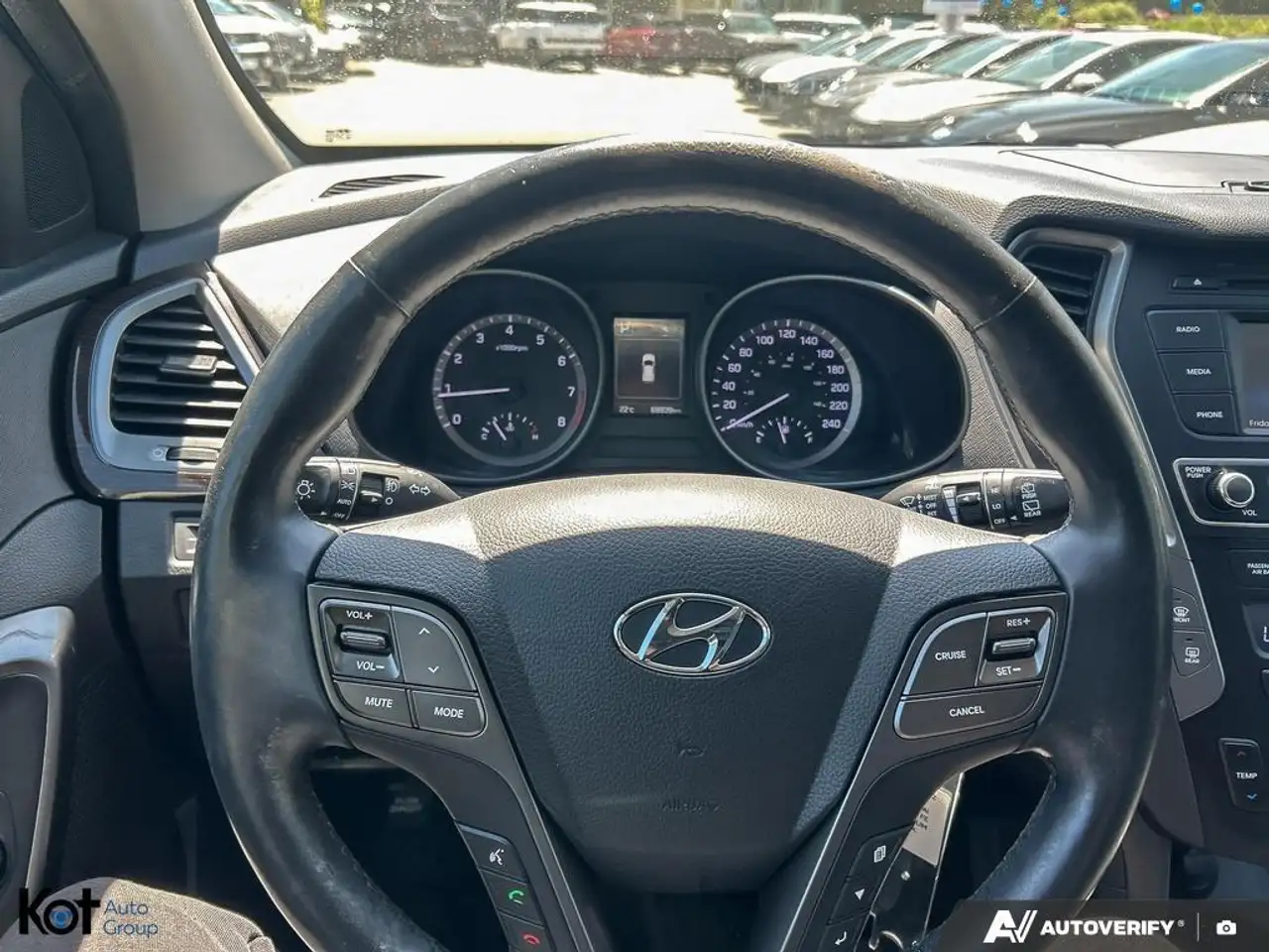 Hyundai SANTA FE photo Hyundai SANTA FE