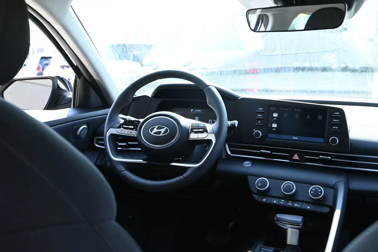 Hyundai ELANTRA снимка Hyundai ELANTRA