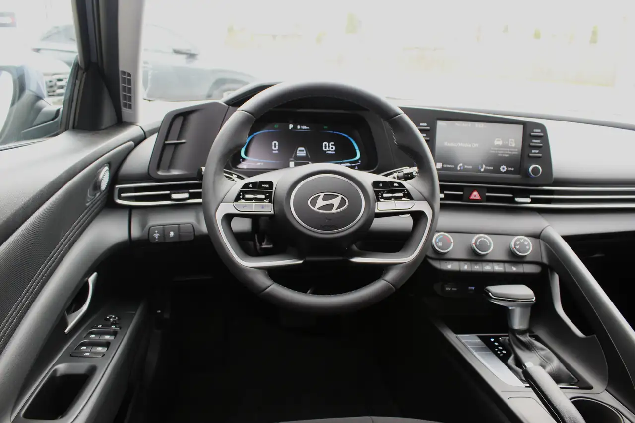 Hyundai ELANTRA снимка Hyundai ELANTRA