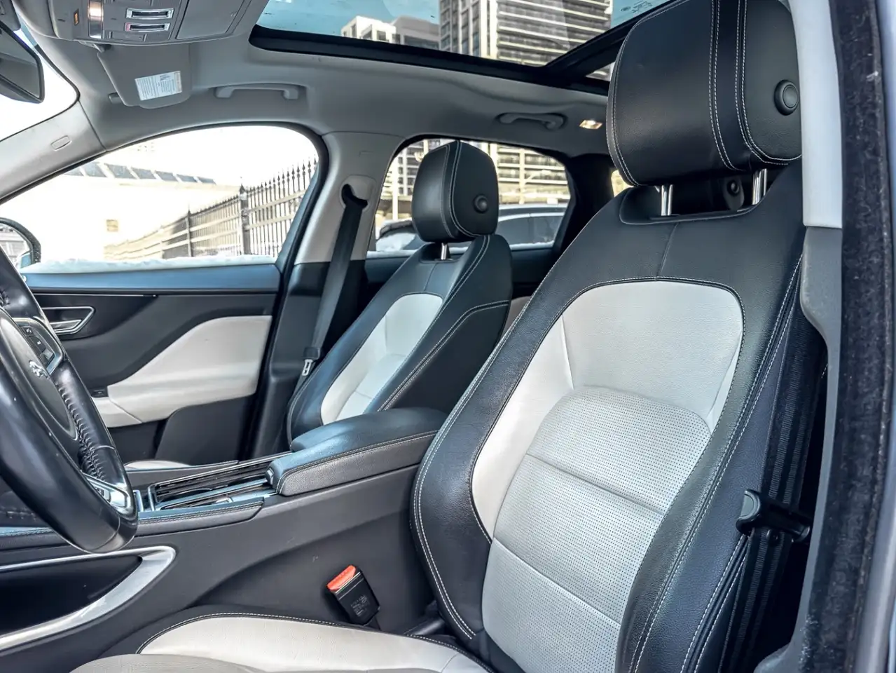 Jaguar F-Pace снимка Jaguar F-Pace