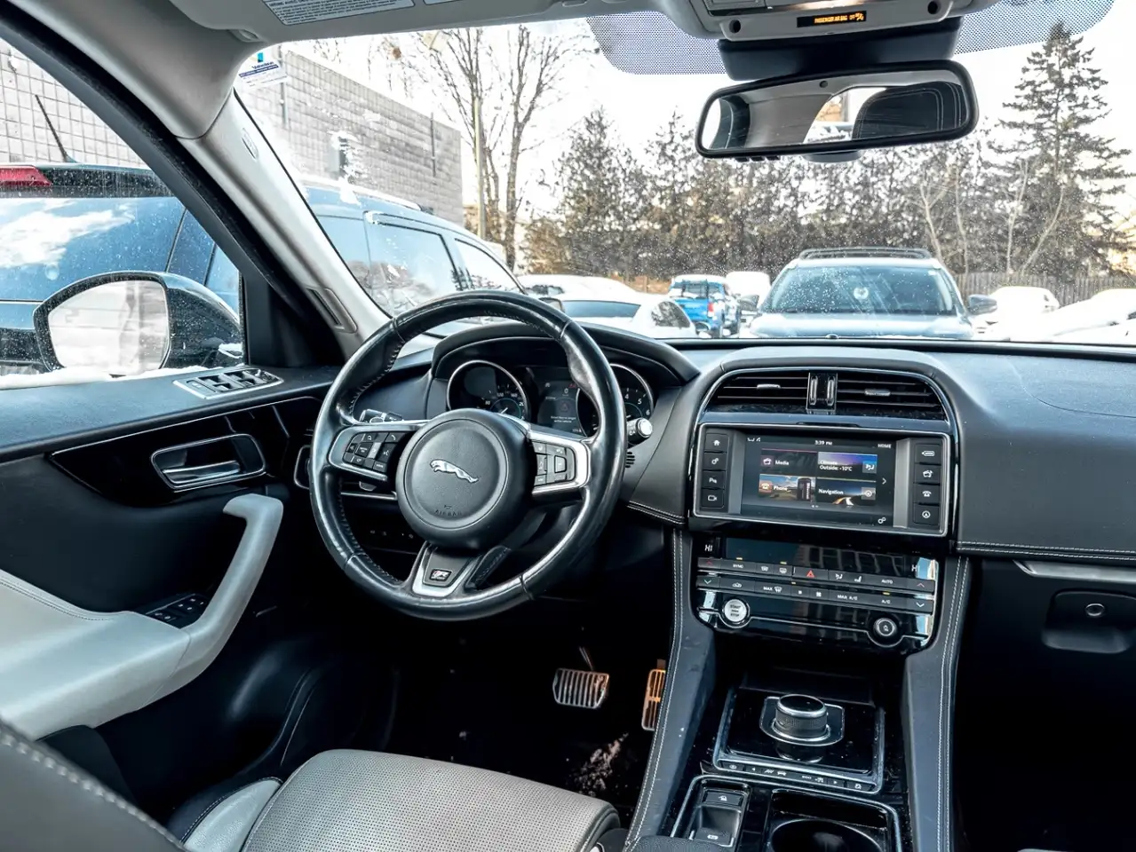 Jaguar F-Pace снимка Jaguar F-Pace
