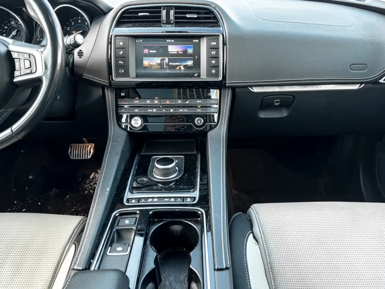 Jaguar F-Pace снимка Jaguar F-Pace