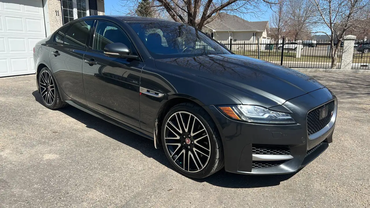 Jaguar XF photo Jaguar XF