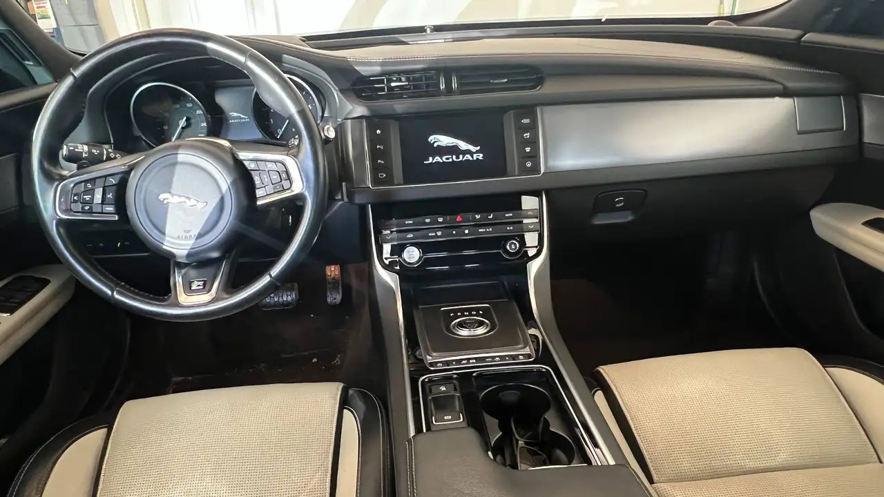 Jaguar XF photo Jaguar XF