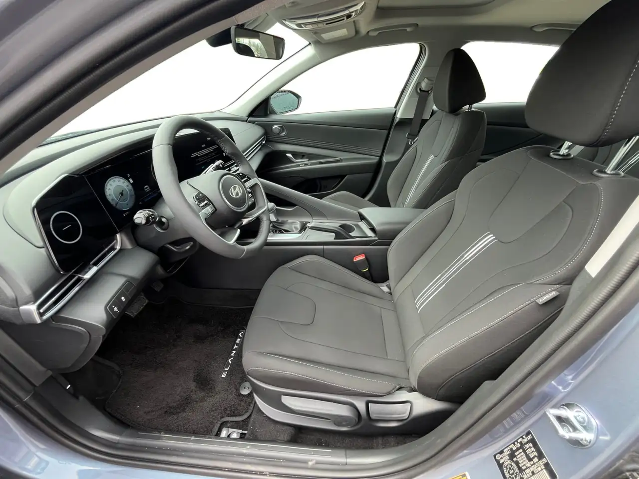 Hyundai ELANTRA photo Hyundai ELANTRA