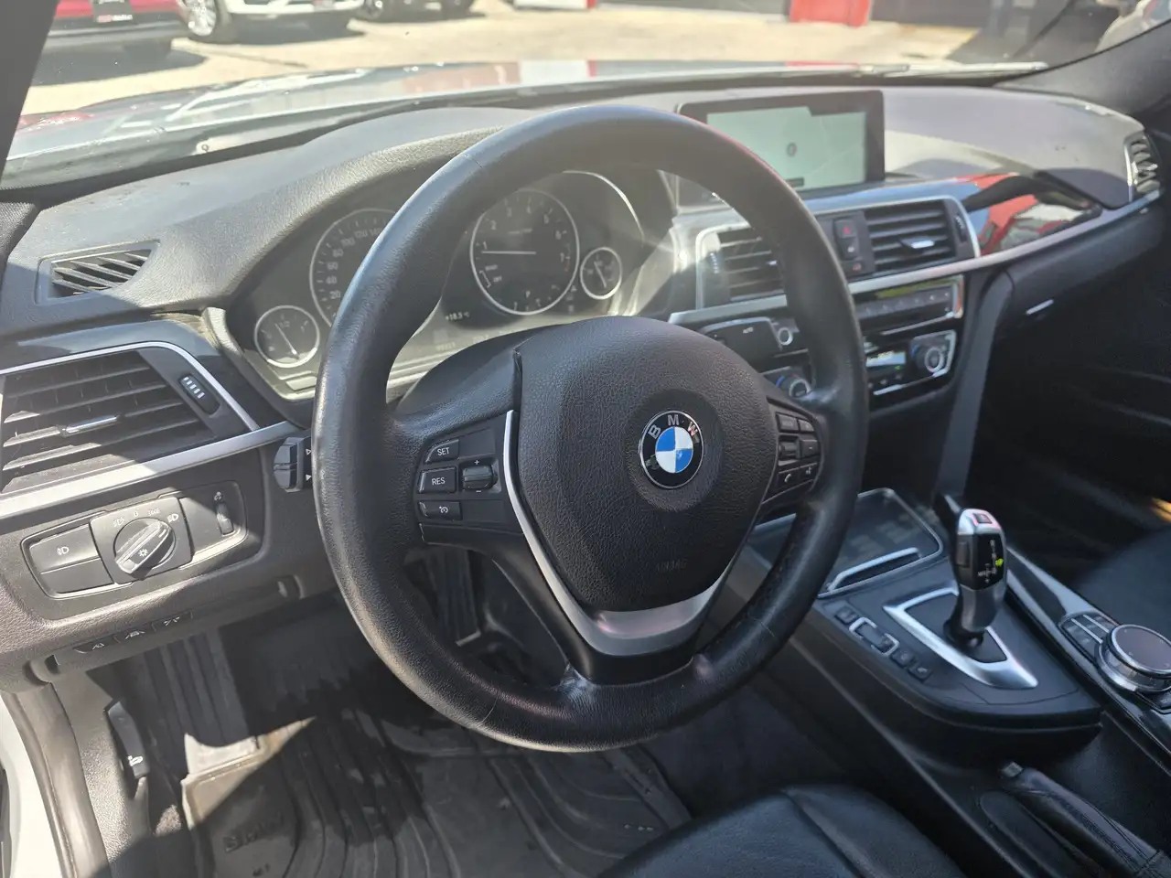BMW 3 Series снимка BMW 3 Series
