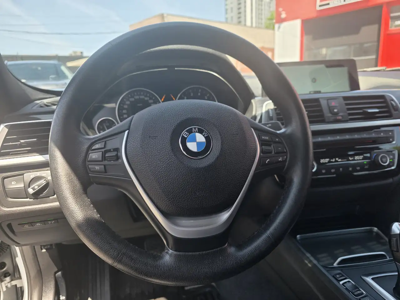 BMW 3 Series снимка BMW 3 Series