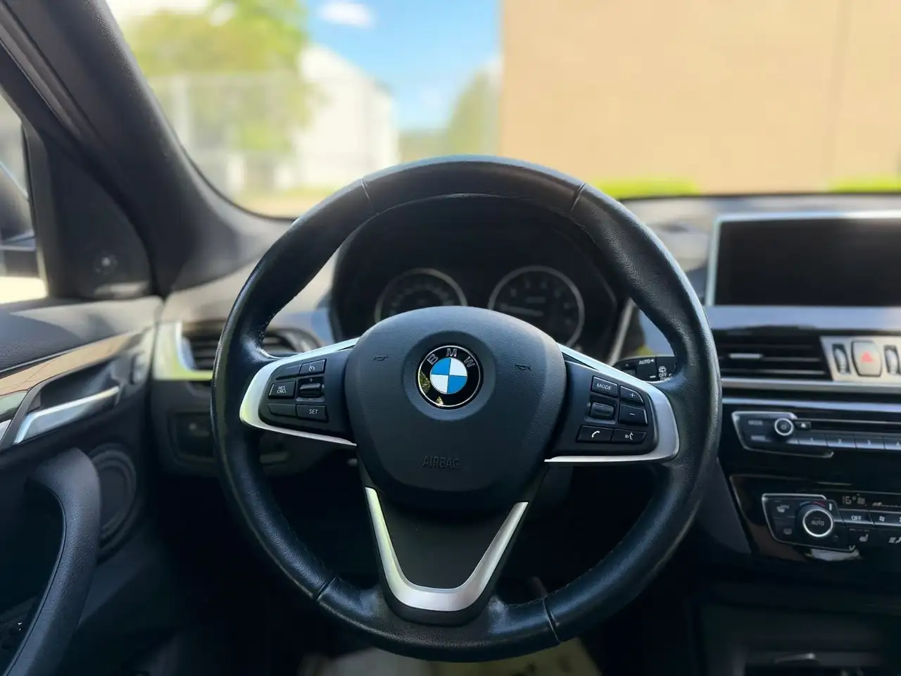 BMW X1 photo BMW X1