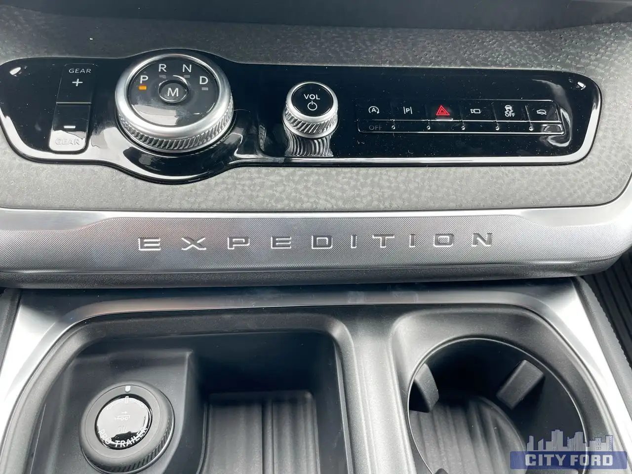 Ford Expedition снимка Ford Expedition