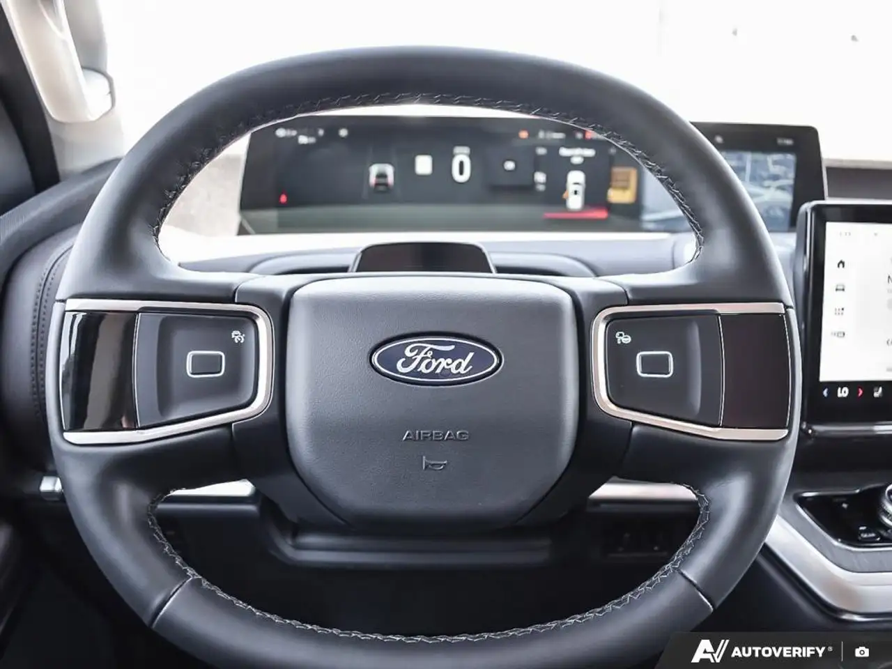 Ford Expedition снимка Ford Expedition