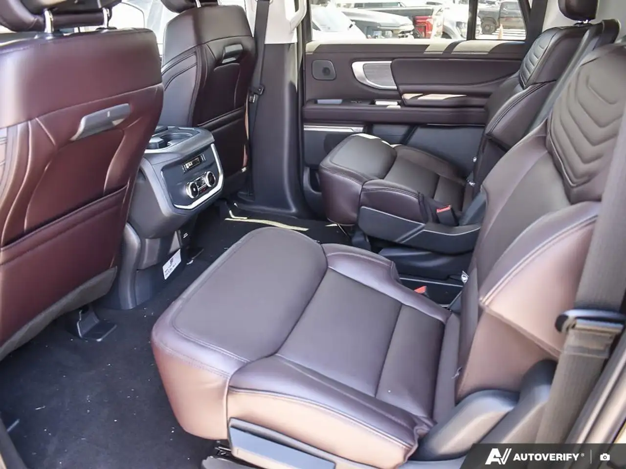 Ford Expedition снимка Ford Expedition
