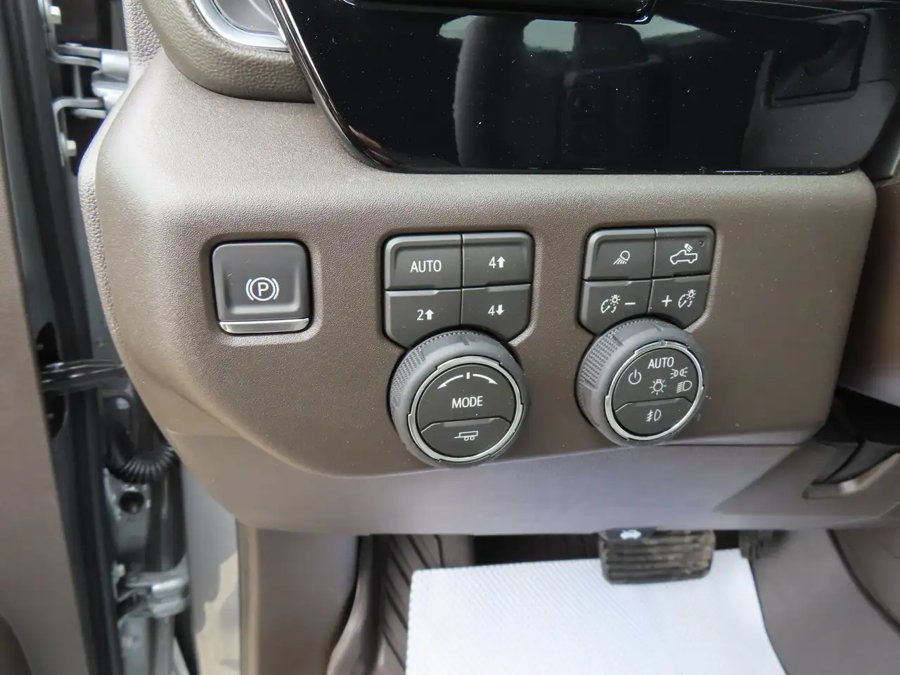 Chevrolet Silverado 1500 снимка Chevrolet Silverado 1500