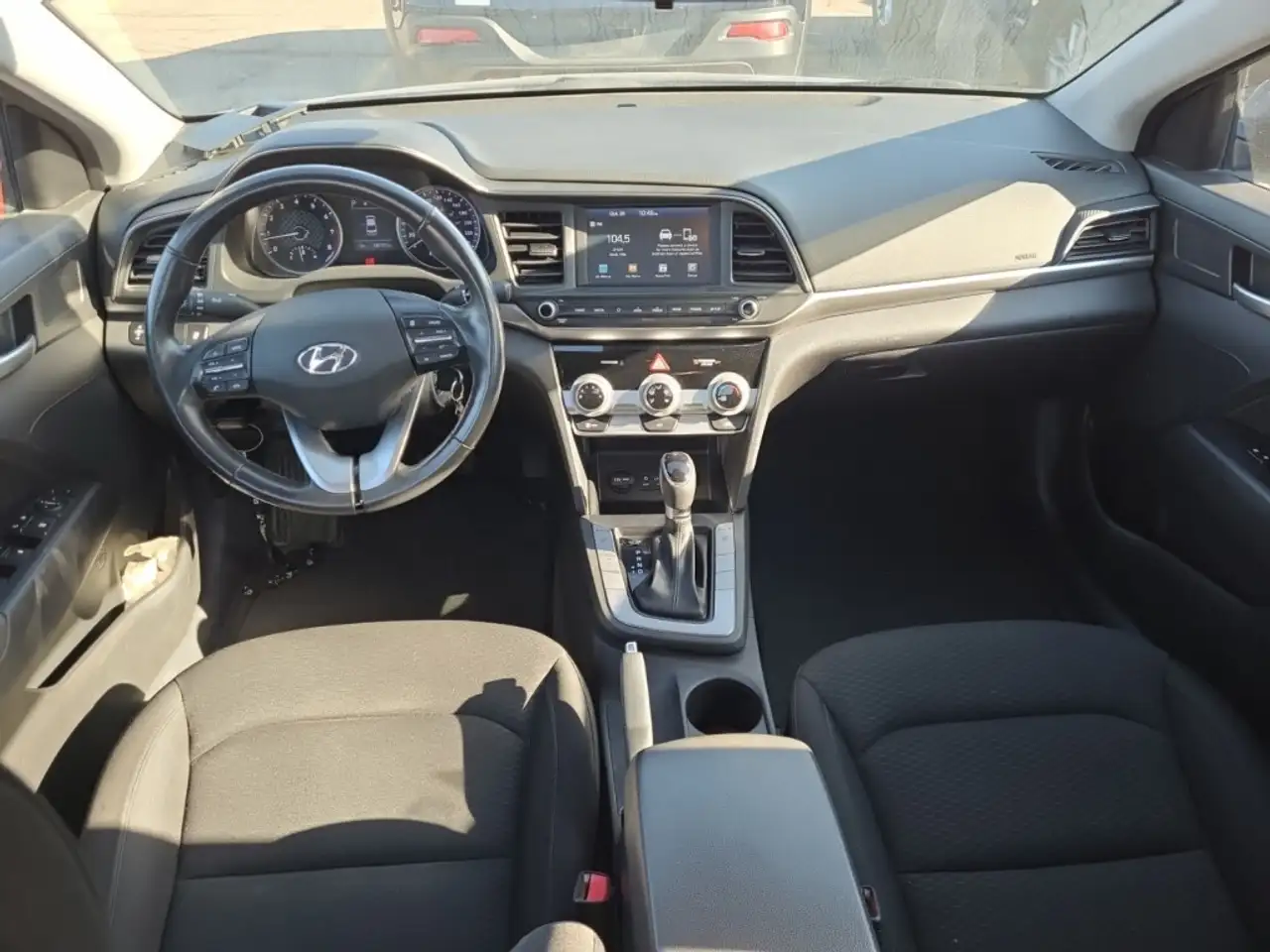 Hyundai ELANTRA снимка Hyundai ELANTRA
