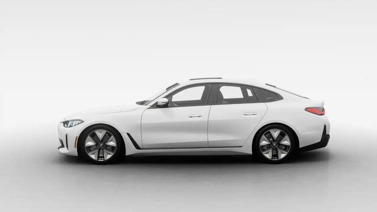 BMW i4 photo BMW i4