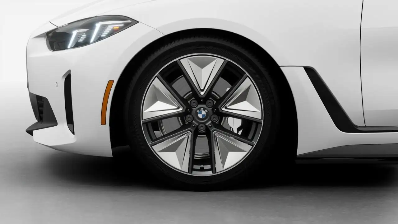BMW i4 photo BMW i4