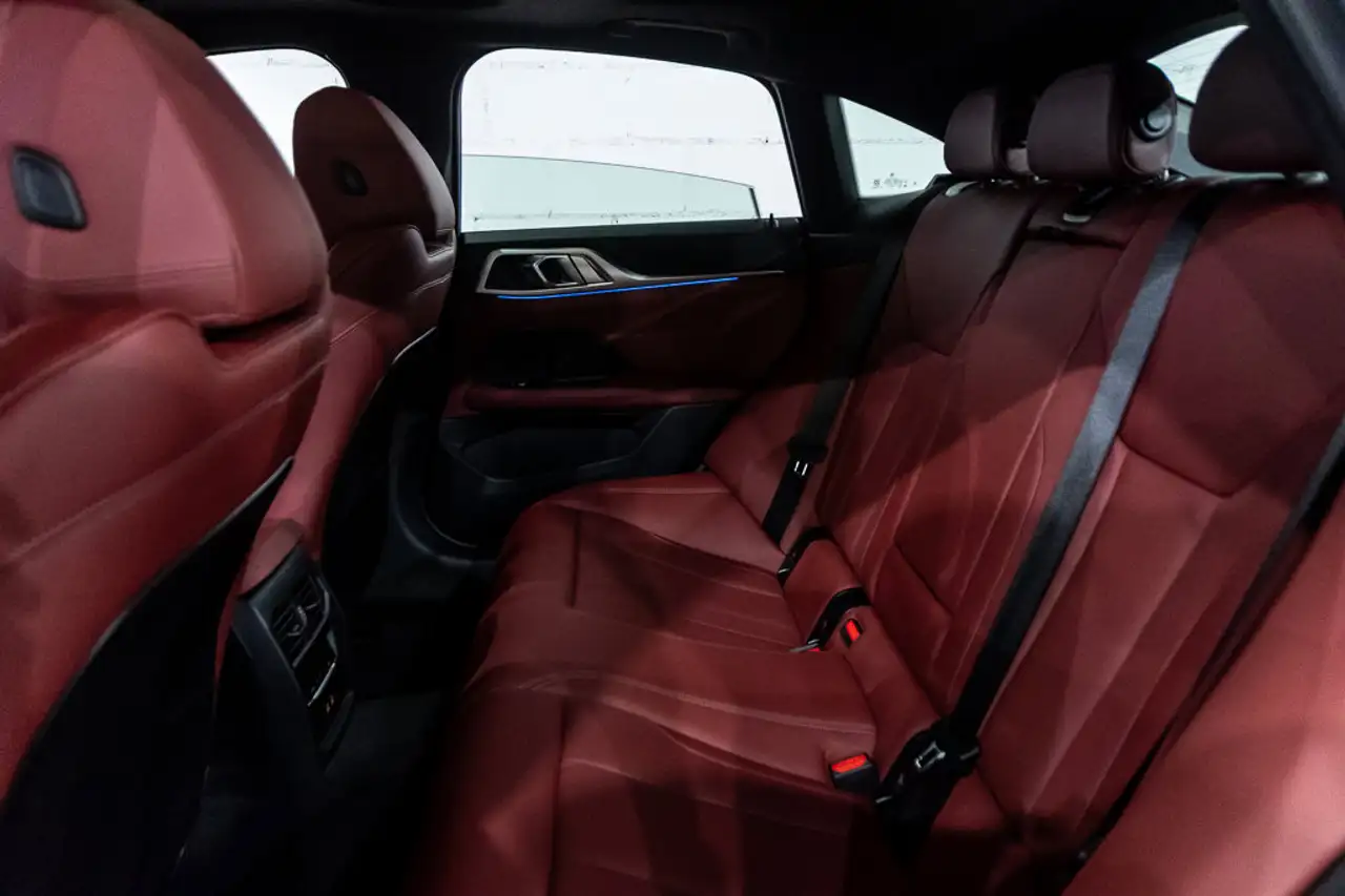 BMW i4 photo BMW i4