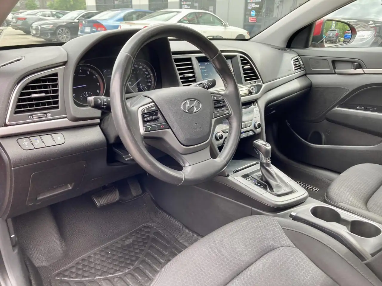 Hyundai ELANTRA снимка Hyundai ELANTRA