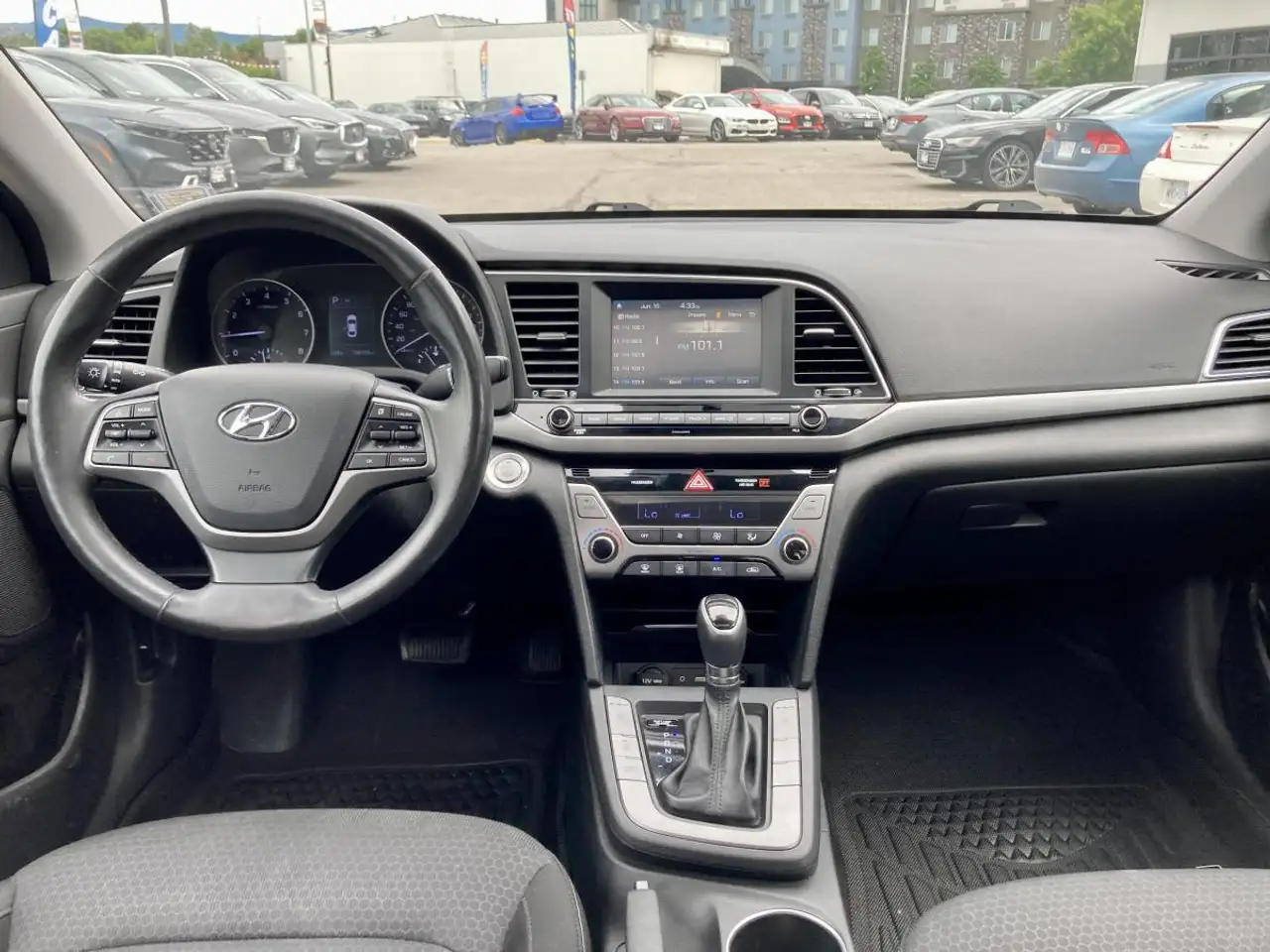 Hyundai ELANTRA снимка Hyundai ELANTRA