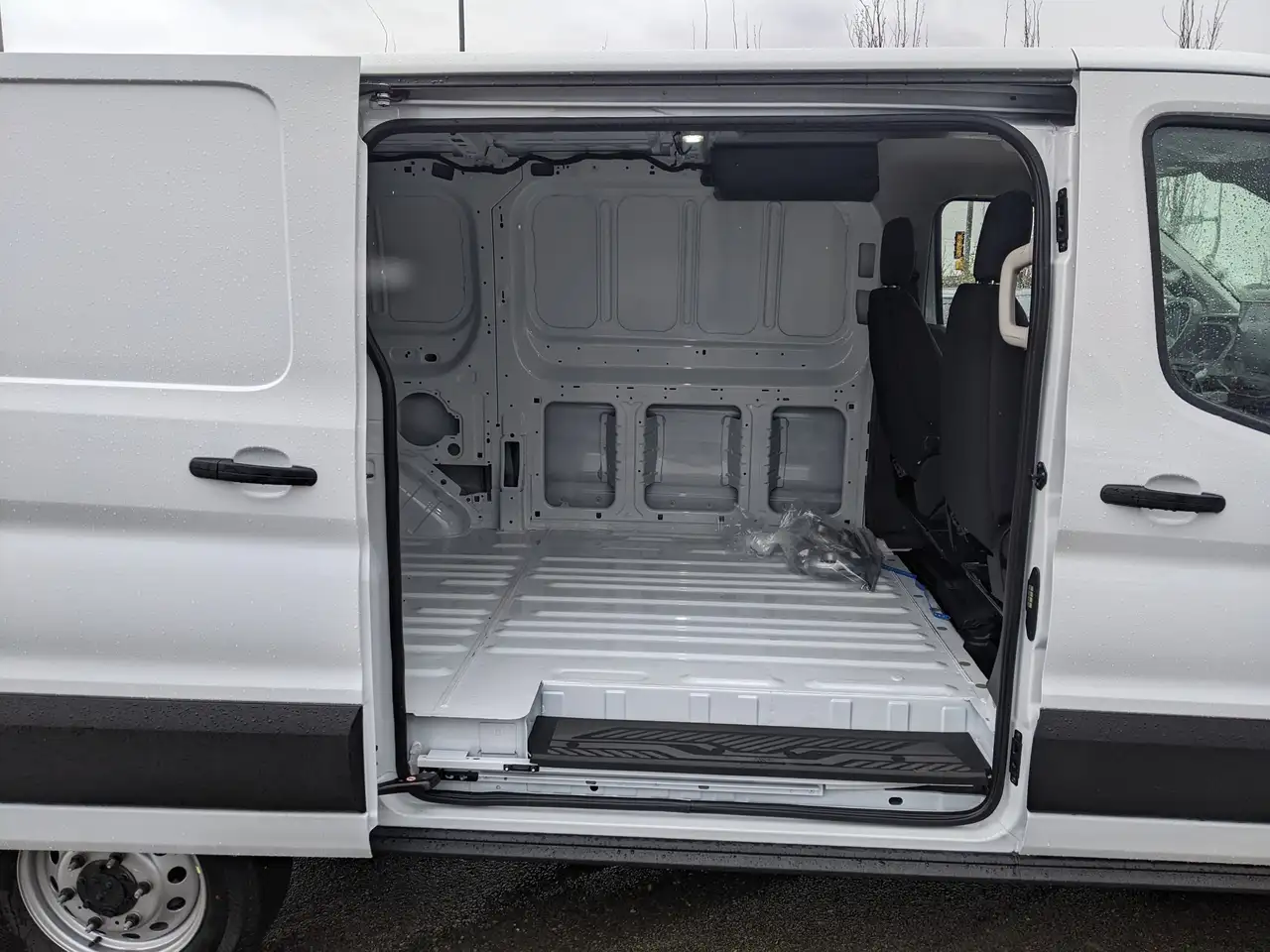 Ford Transit Cargo Van снимка Ford Transit Cargo Van