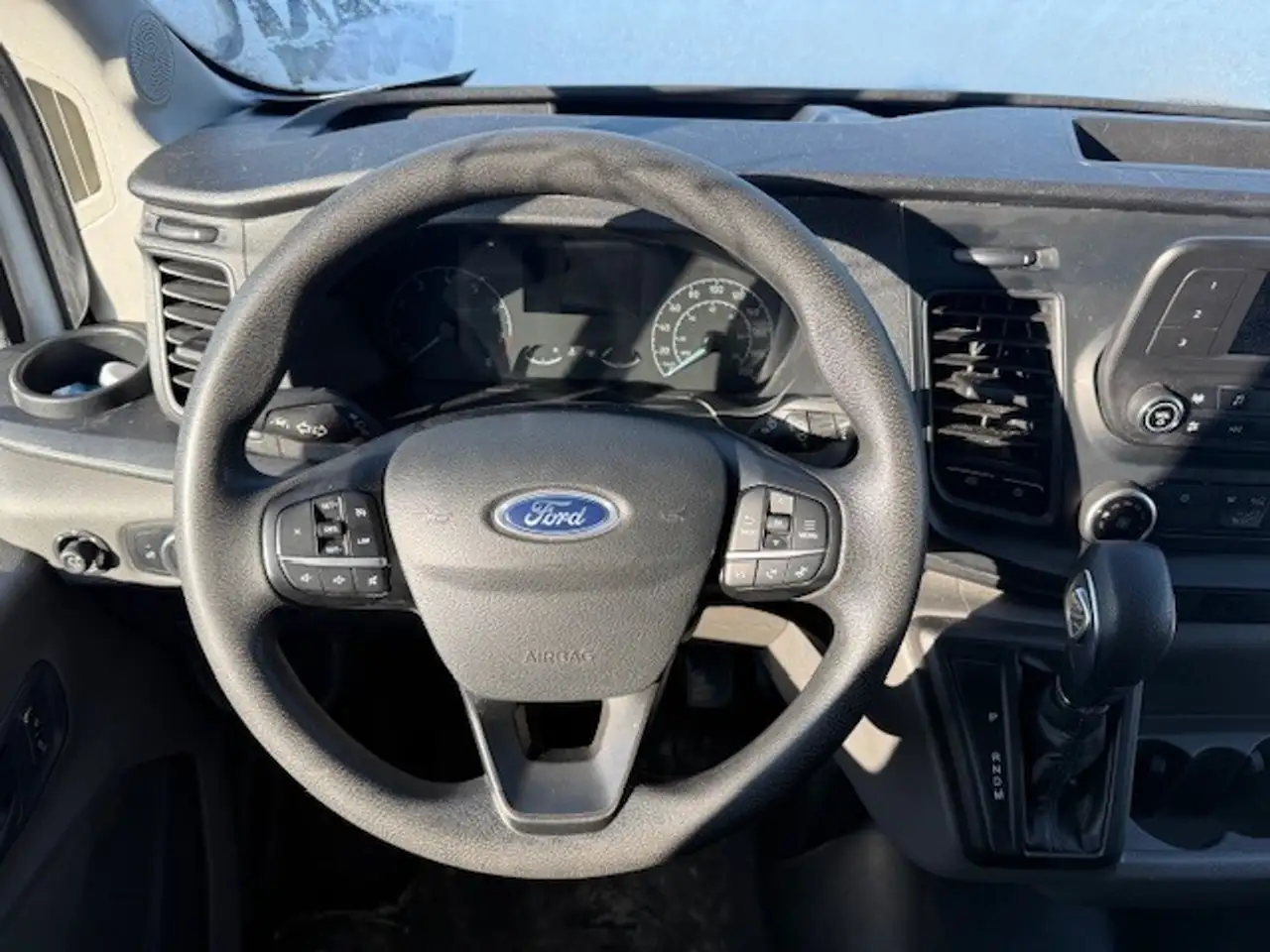 Ford Transit Cargo Van снимка Ford Transit Cargo Van