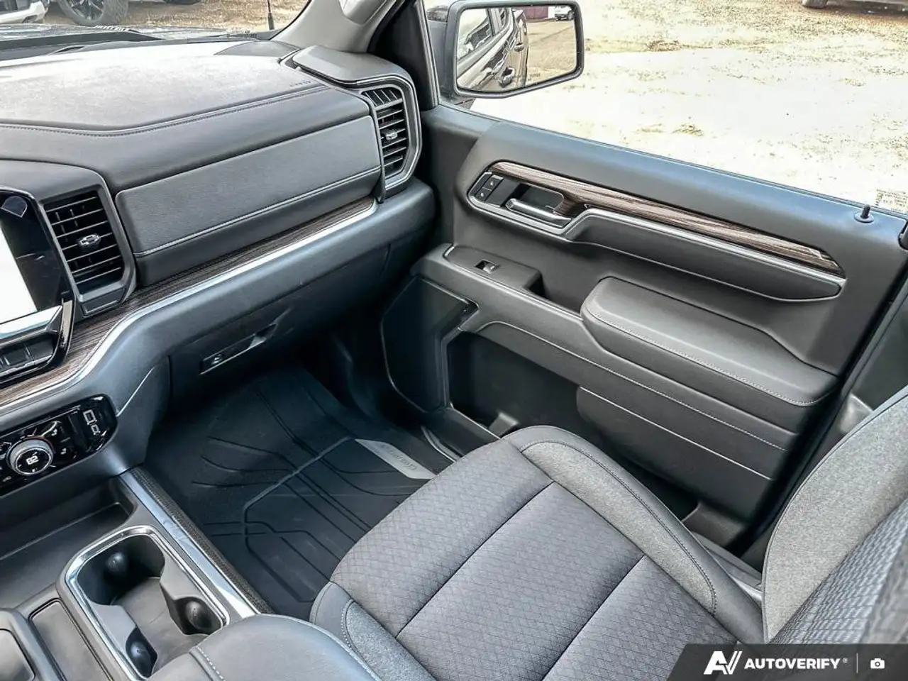Chevrolet Silverado 1500 снимка Chevrolet Silverado 1500